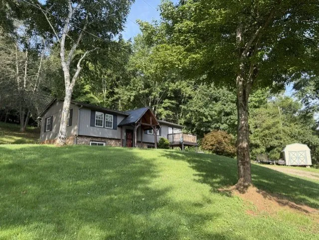 Wide Horizon  Drive Franklin, NC 28734