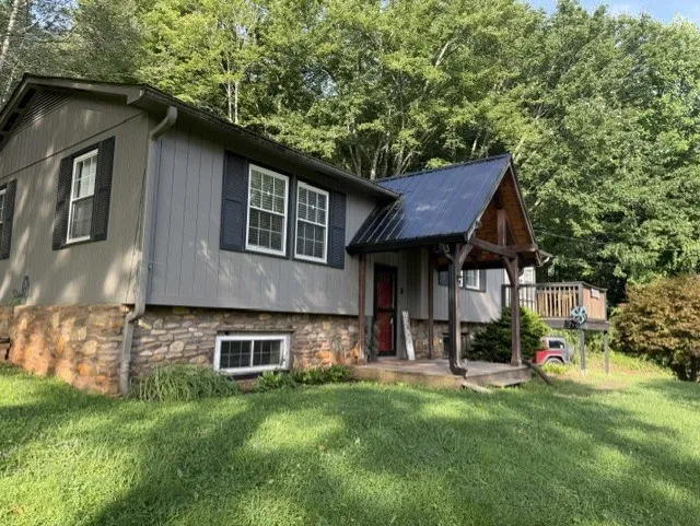 Wide Horizon  Drive Franklin, NC 28734