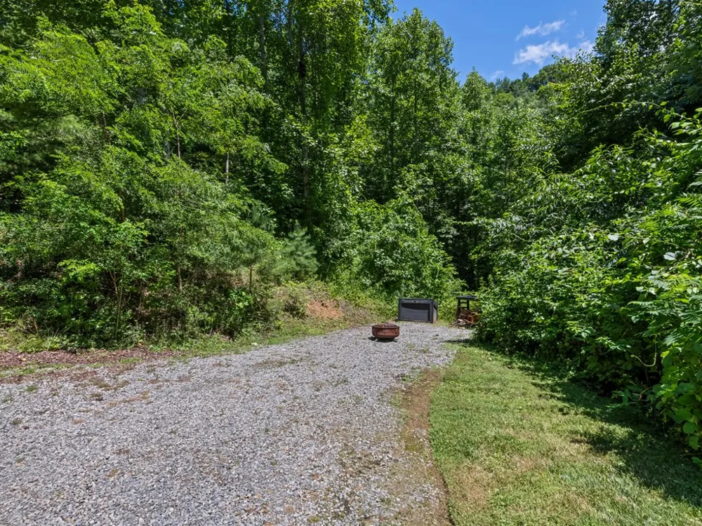 McKinzie Place Waynesville, NC 28785