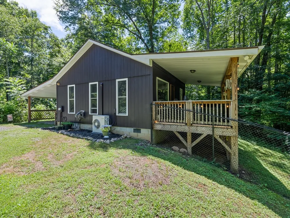 McKinzie Place Waynesville, NC 28785