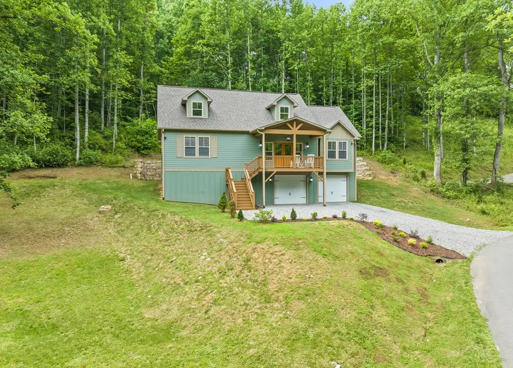 Garnet Spring Lane Waynesville, NC 28785