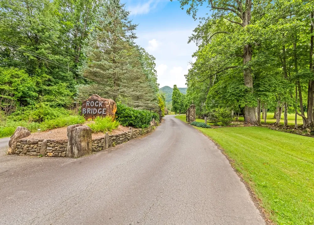 Garnet Spring Lane Waynesville, NC 28785