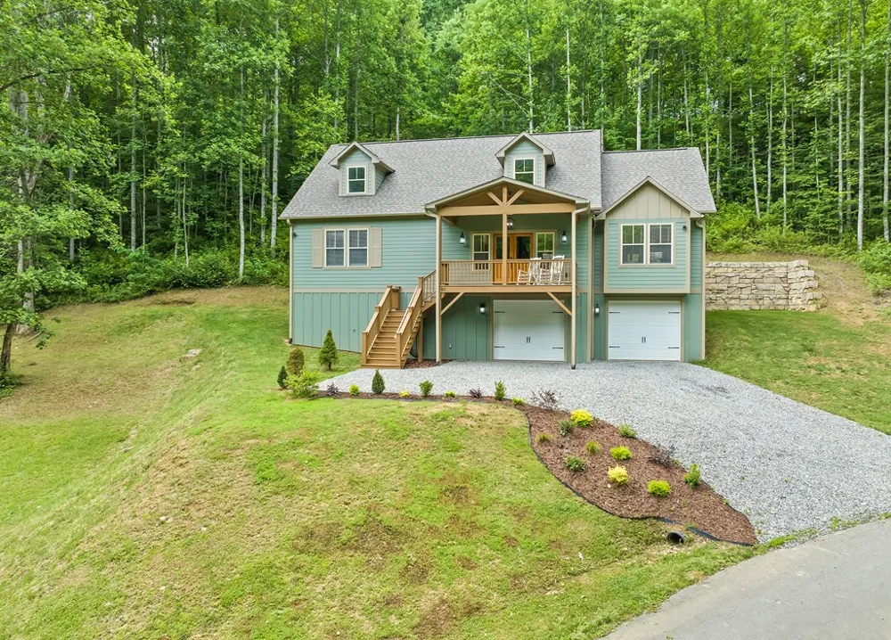 Garnet Spring Lane Waynesville, NC 28785