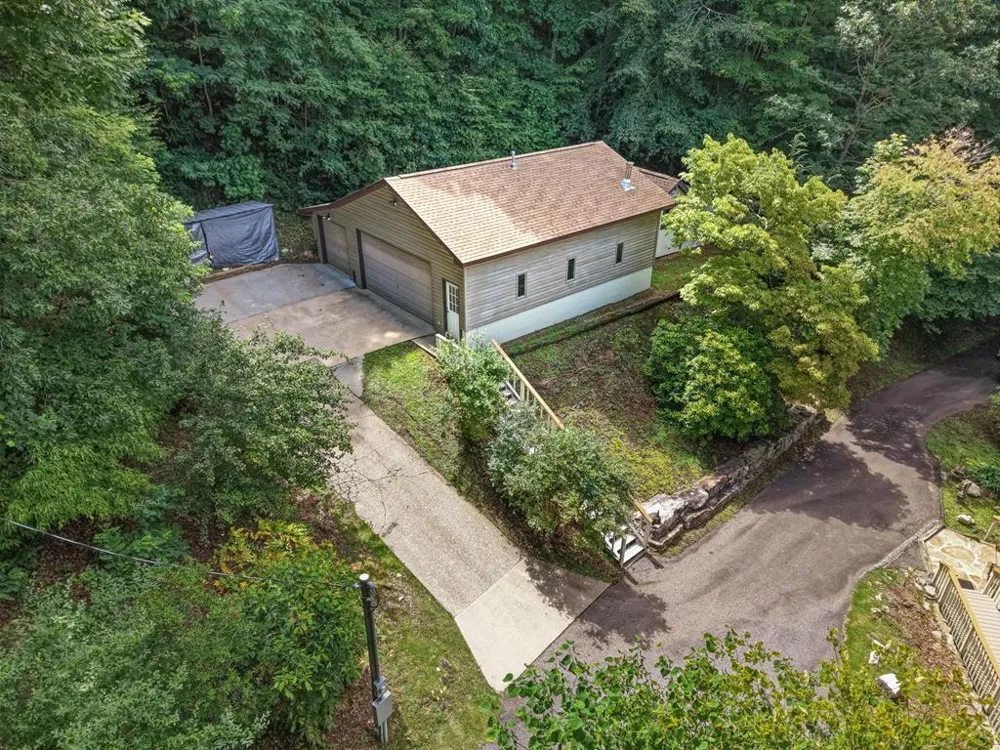 Henry Road Franklin, NC 28734