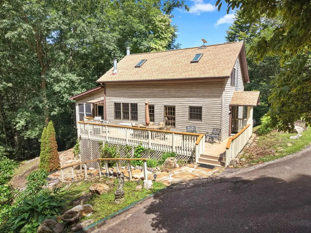 Henry Road Franklin, NC 28734
