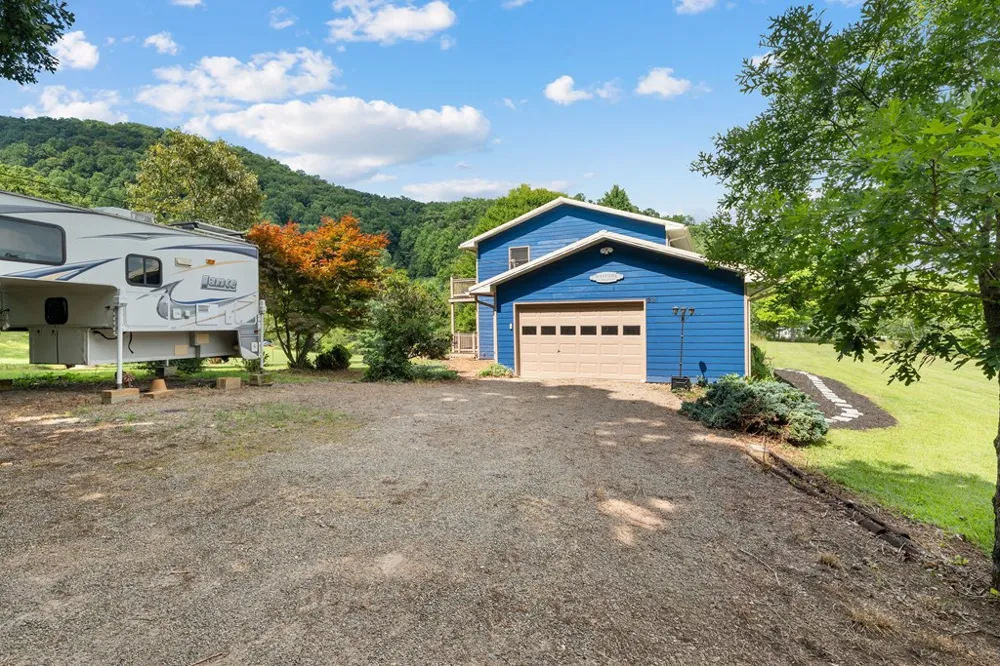 Apple Blossom Rd Franklin, NC 28734
