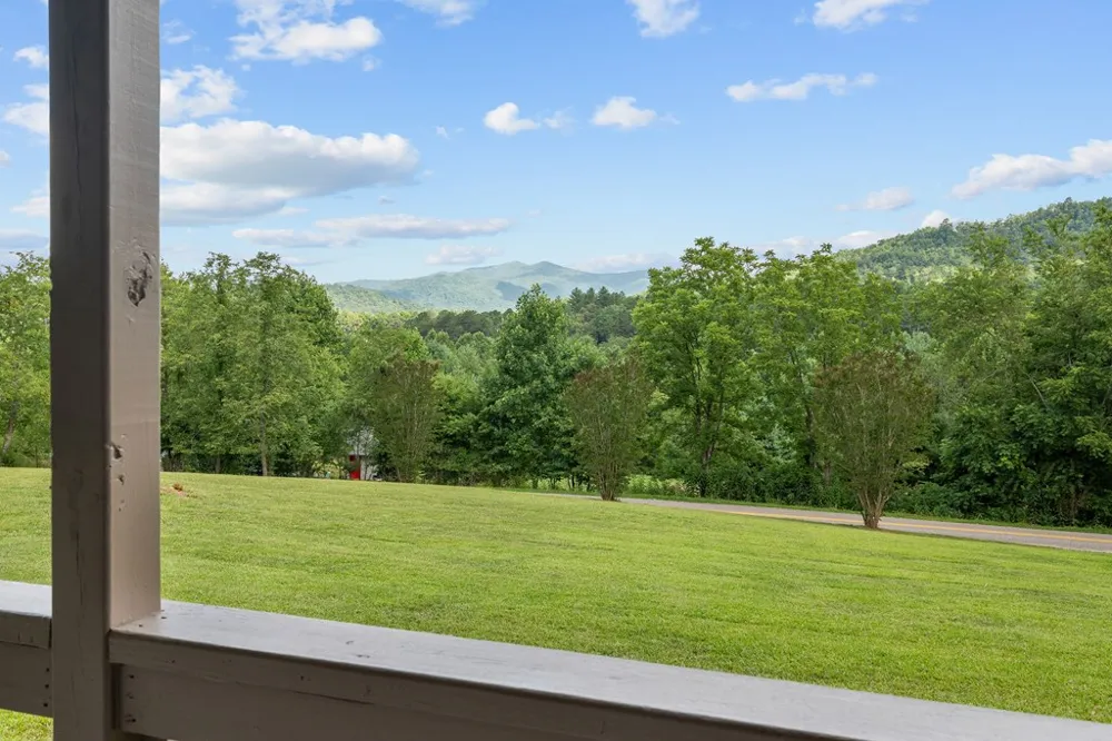 Apple Blossom Rd Franklin, NC 28734