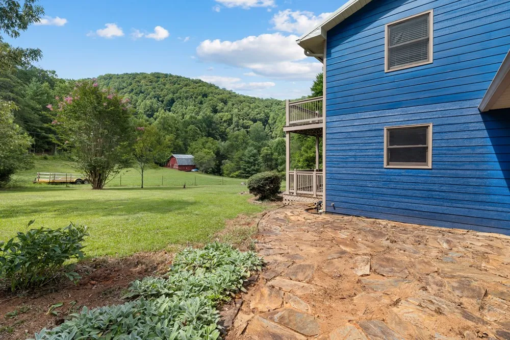 Apple Blossom Rd Franklin, NC 28734