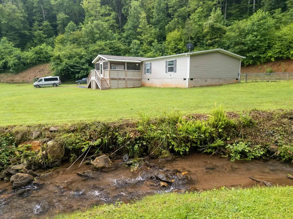 Bettys Creek Sylva, NC 28779