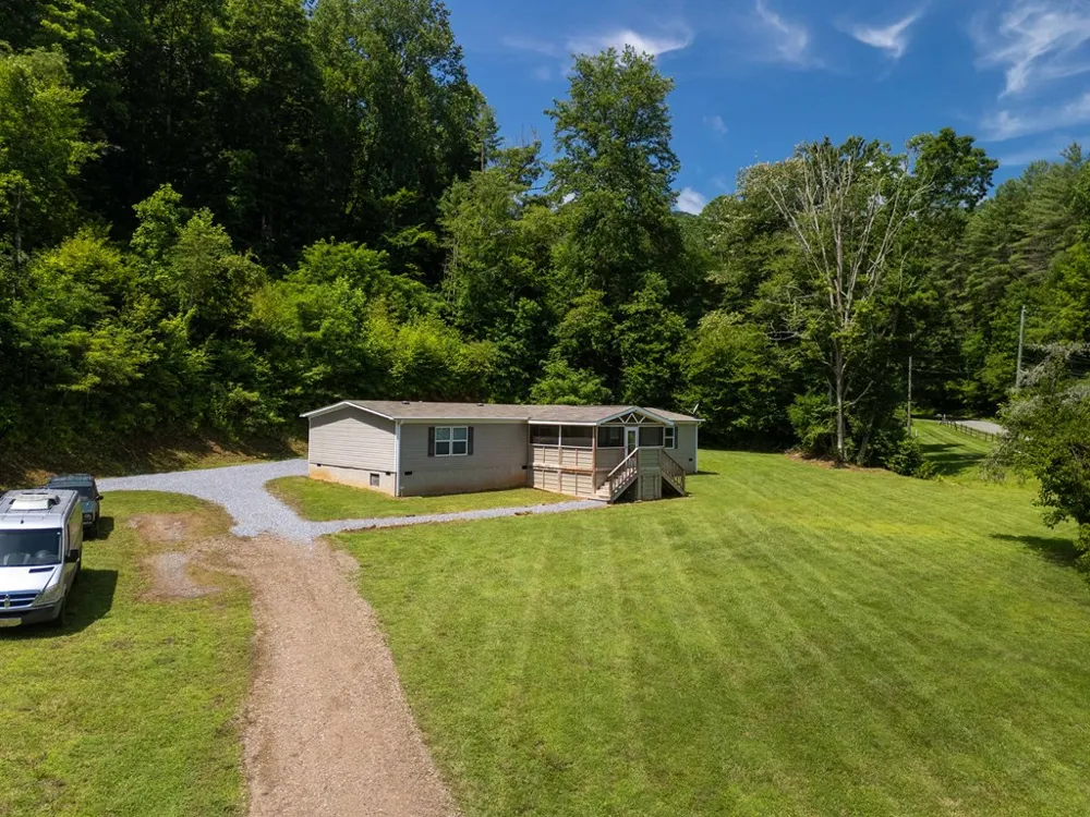 Bettys Creek Sylva, NC 28779