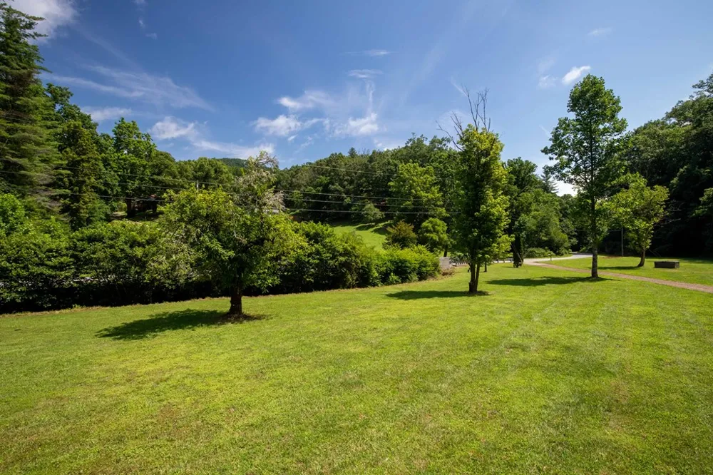 Bettys Creek Sylva, NC 28779