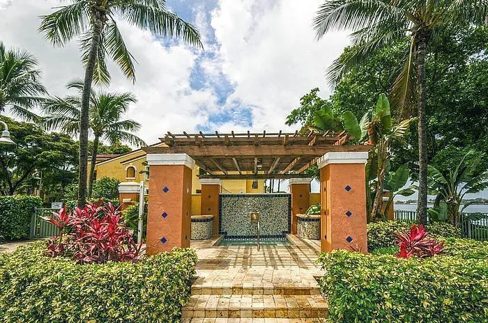160 YACHT CLUB WAY #210 Hypoluxo, FL 33462