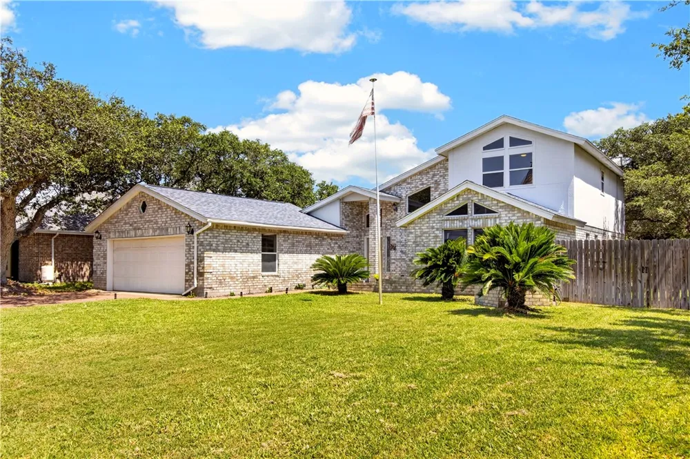 120 Marion Drive Rockport, TX 78382