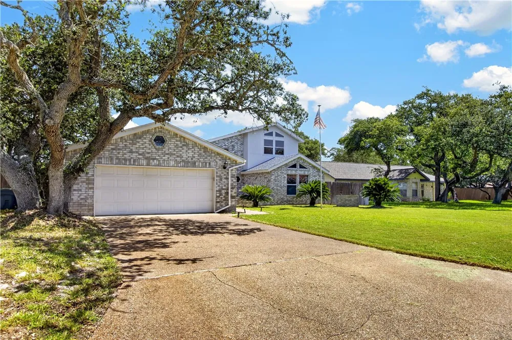 120 Marion Drive Rockport, TX 78382