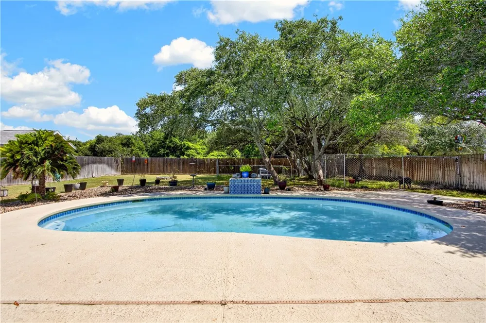 120 Marion Drive Rockport, TX 78382
