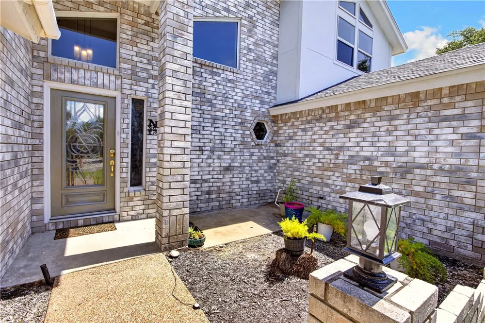 120 Marion Drive Rockport, TX 78382