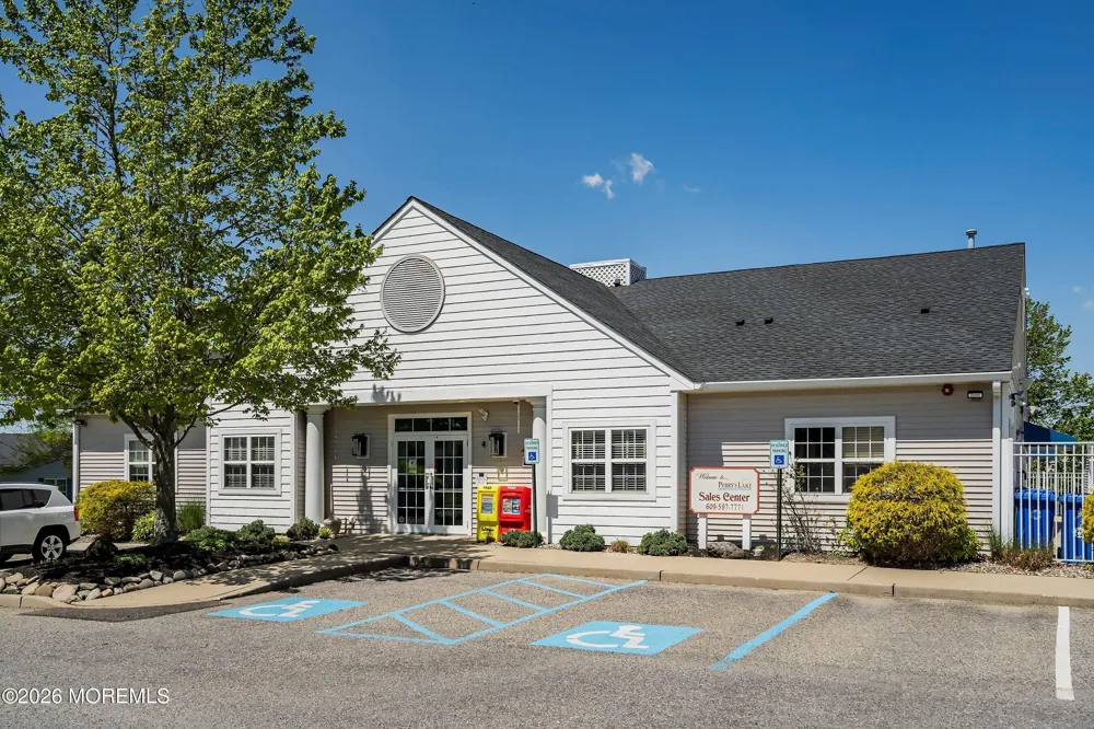 25 Fort Lee Drive Manahawkin, NJ 08050