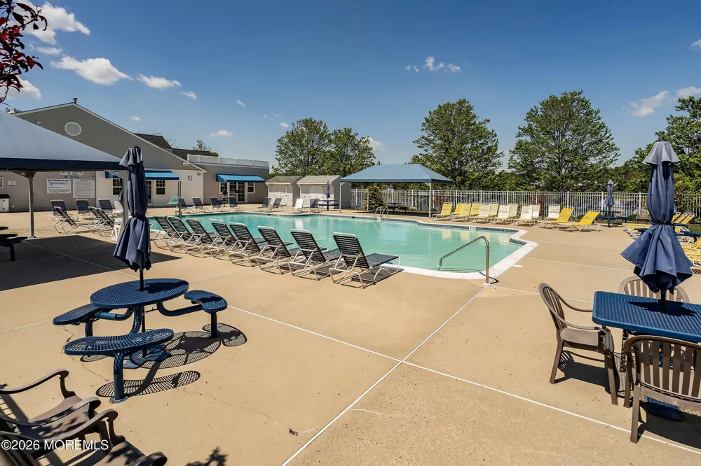 25 Fort Lee Drive Manahawkin, NJ 08050