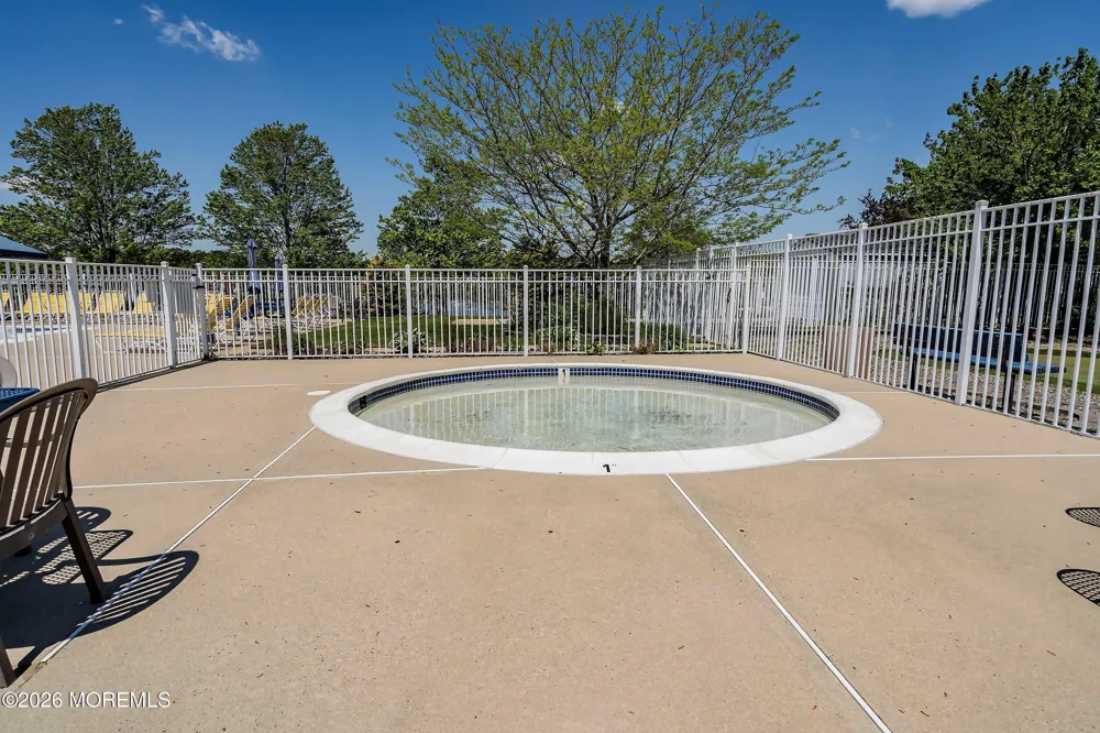 25 Fort Lee Drive Manahawkin, NJ 08050