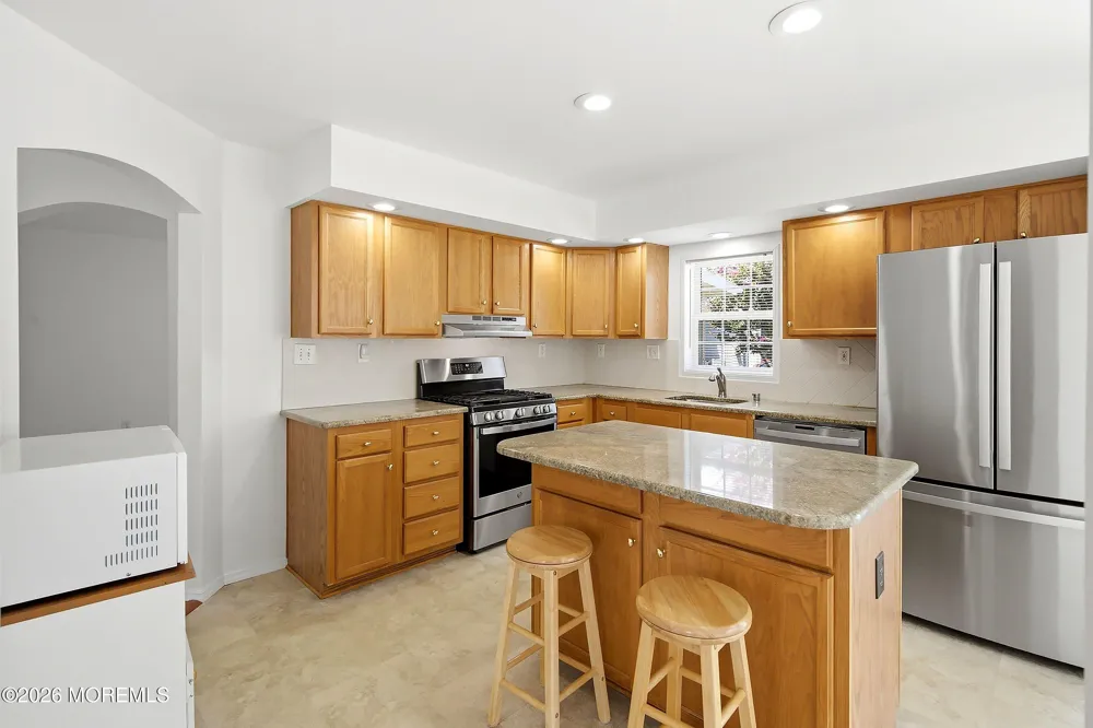 25 Fort Lee Drive Manahawkin, NJ 08050