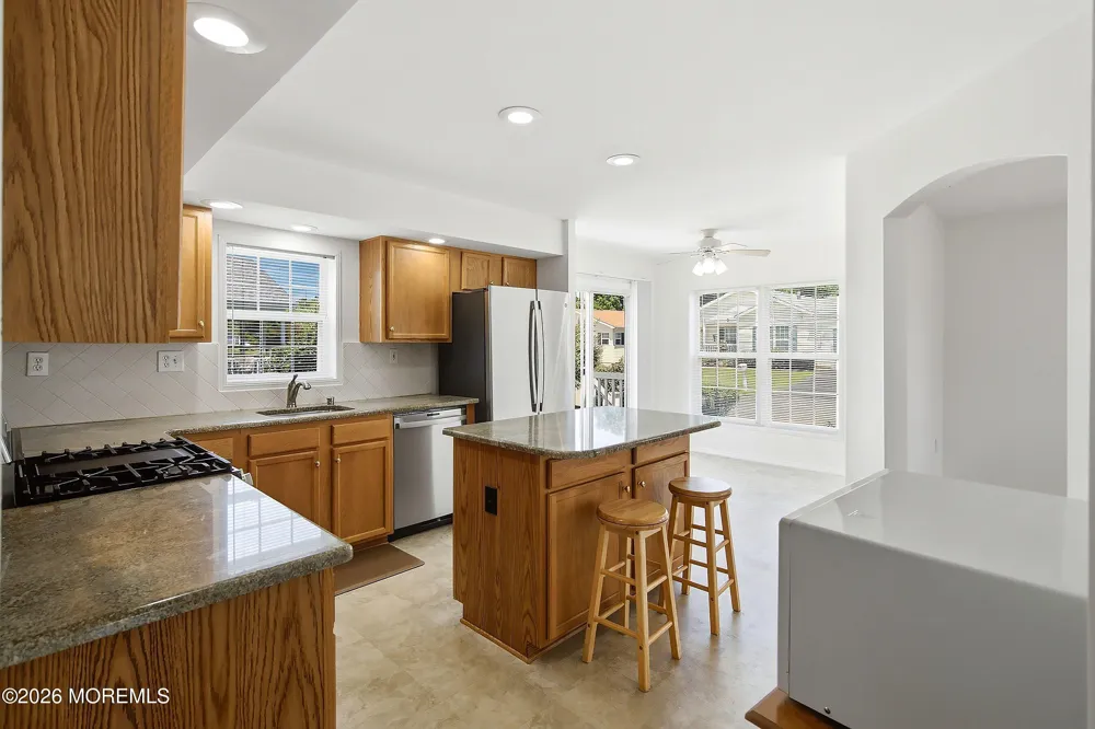 25 Fort Lee Drive Manahawkin, NJ 08050