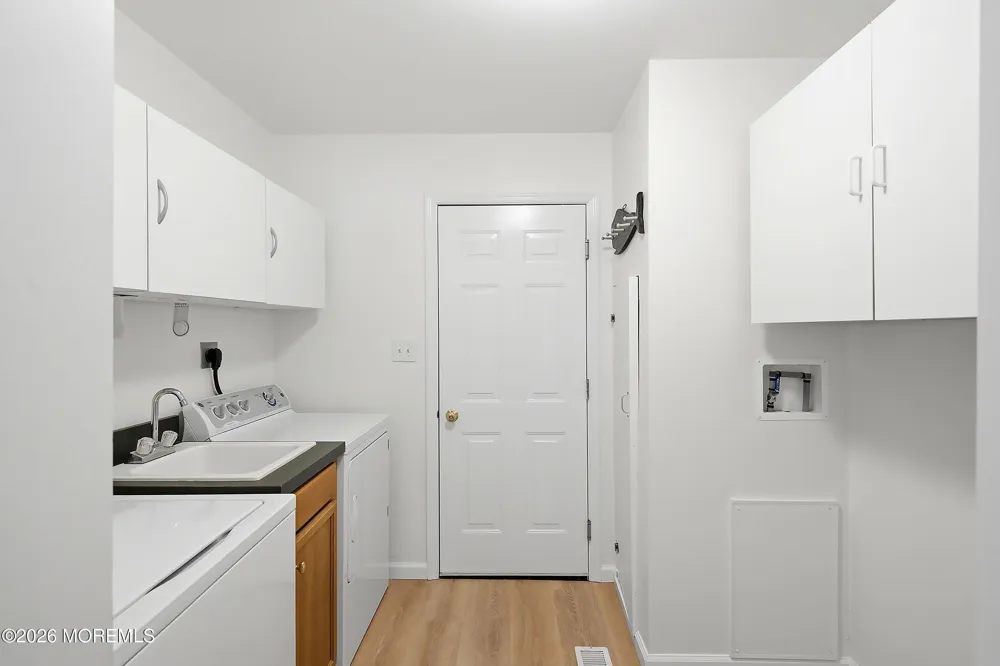 25 Fort Lee Drive Manahawkin, NJ 08050
