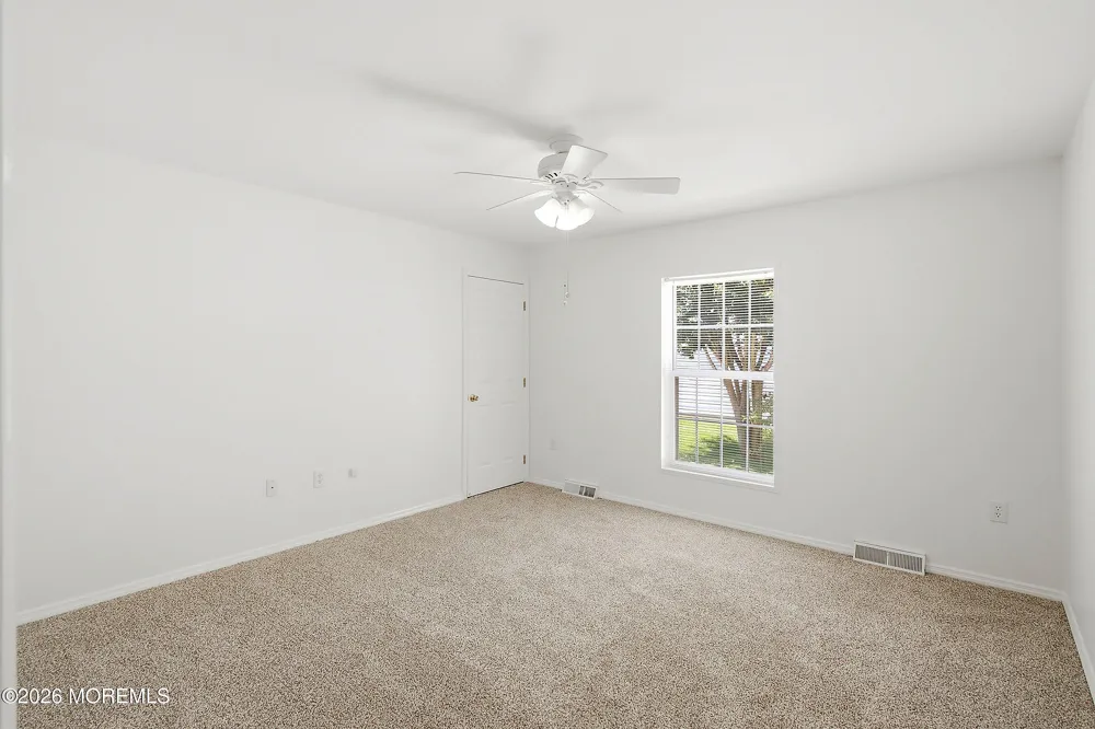 25 Fort Lee Drive Manahawkin, NJ 08050