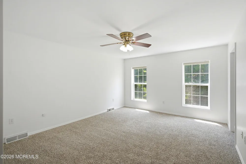 25 Fort Lee Drive Manahawkin, NJ 08050