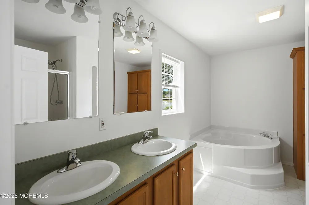 25 Fort Lee Drive Manahawkin, NJ 08050