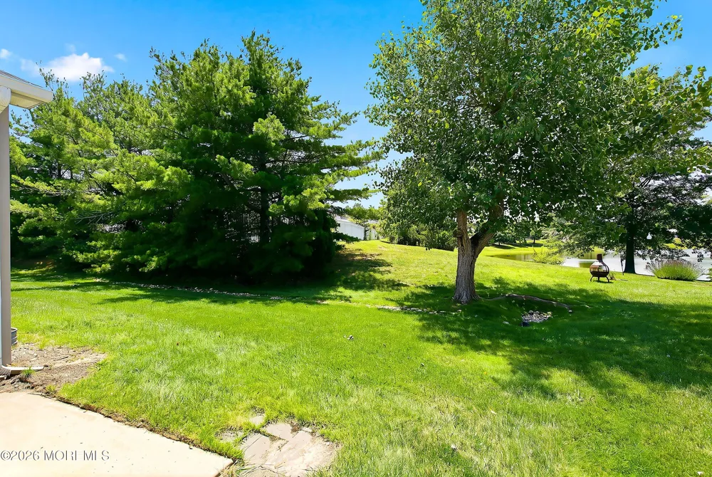 25 Fort Lee Drive Manahawkin, NJ 08050