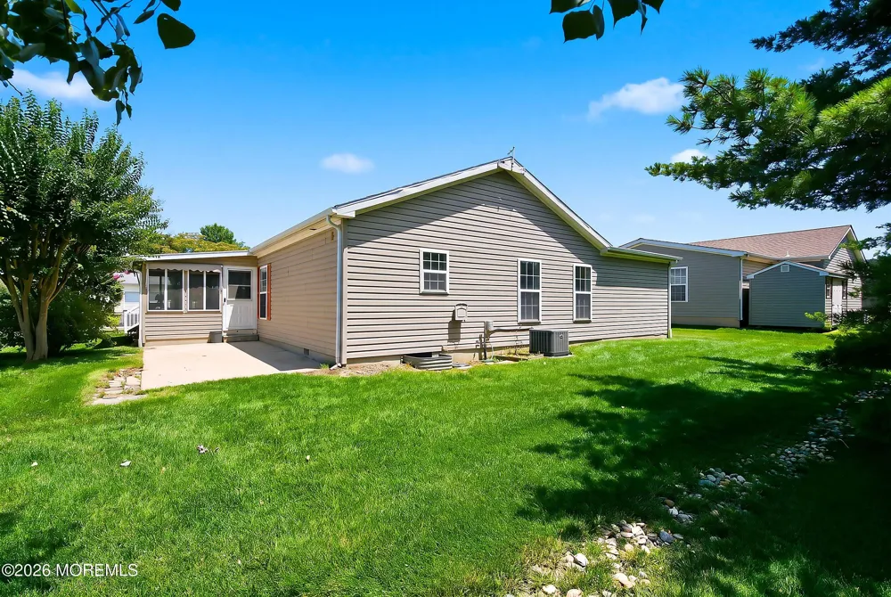 25 Fort Lee Drive Manahawkin, NJ 08050
