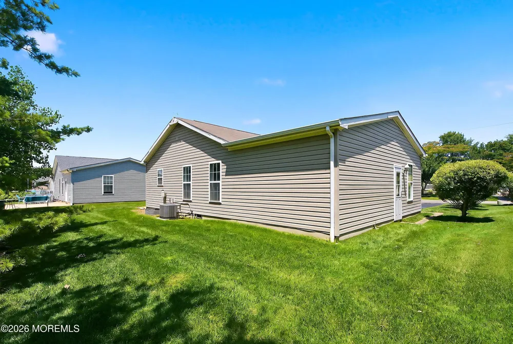 25 Fort Lee Drive Manahawkin, NJ 08050