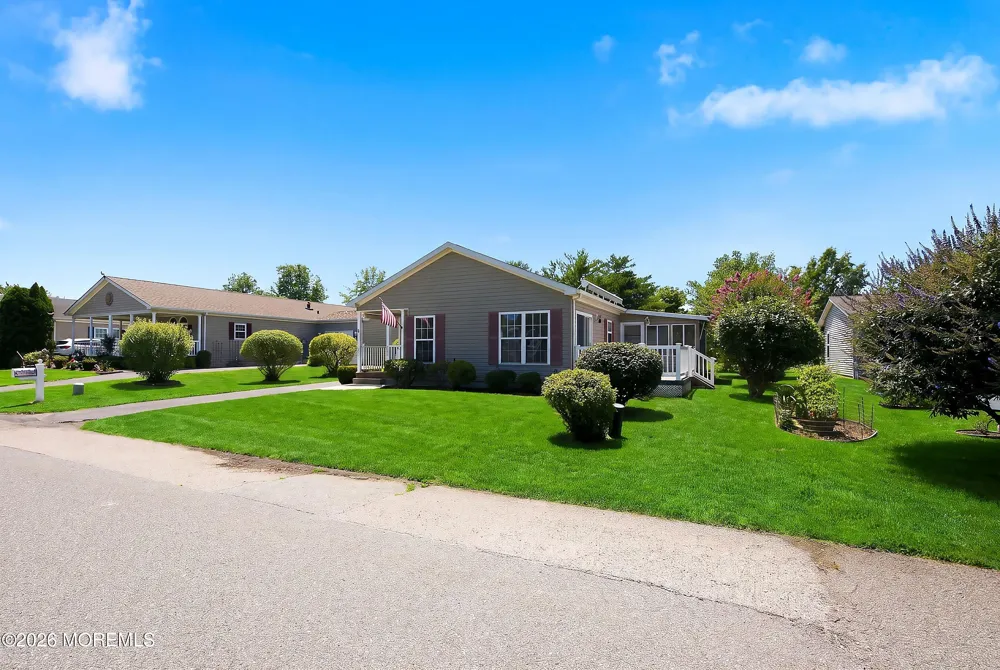 25 Fort Lee Drive Manahawkin, NJ 08050