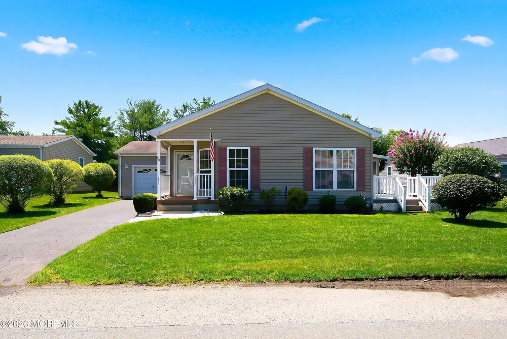 25 Fort Lee Drive Manahawkin, NJ 08050