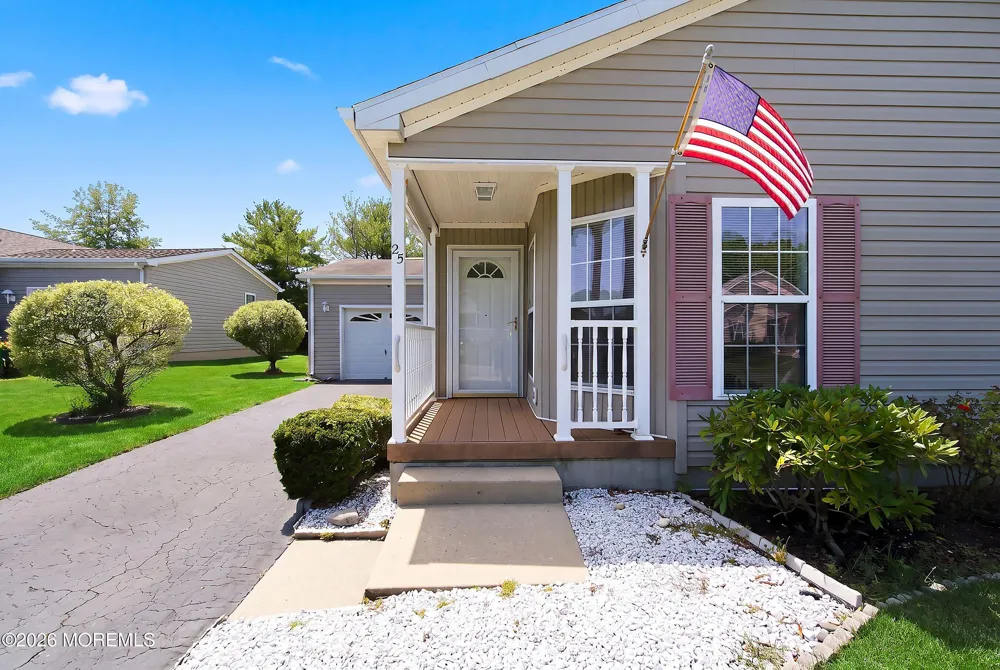 25 Fort Lee Drive Manahawkin, NJ 08050