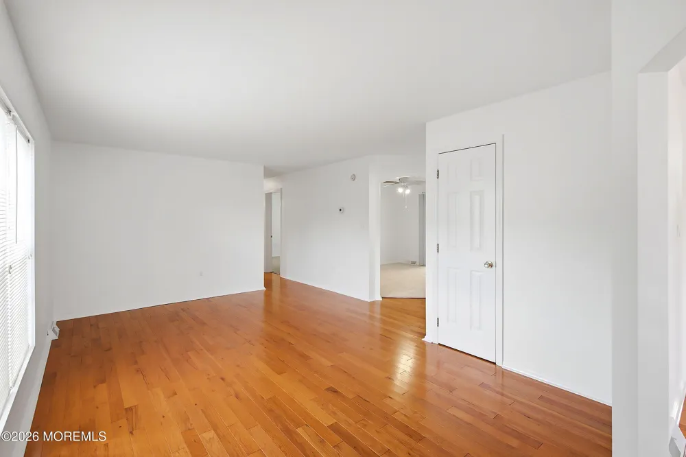 25 Fort Lee Drive Manahawkin, NJ 08050