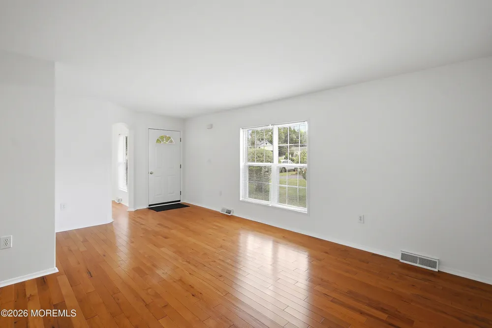 25 Fort Lee Drive Manahawkin, NJ 08050