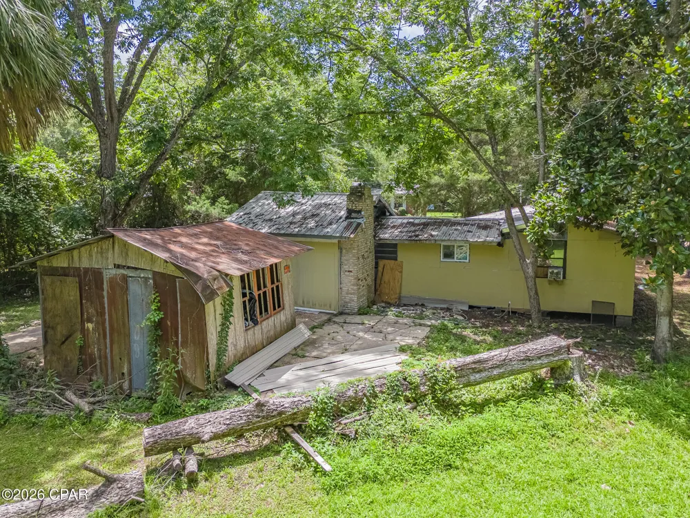 529 5th Street Chipley, FL 32428