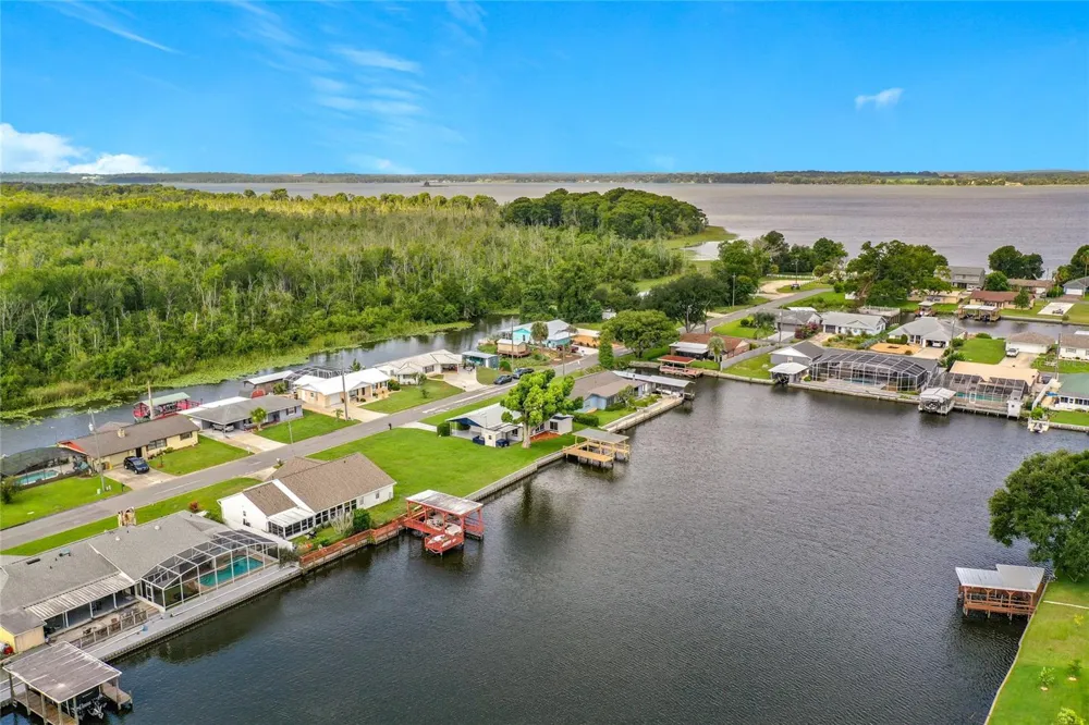 13225 COUNTRY CLUB DRIVE Tavares, FL 32778