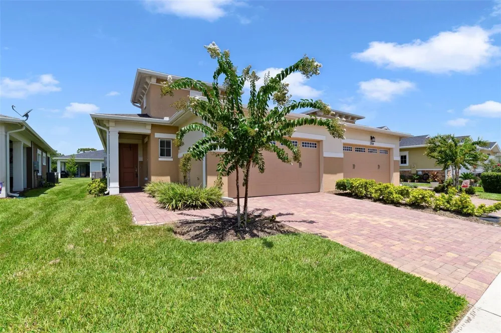 2516 DATURA LOOP St Cloud, FL 34772