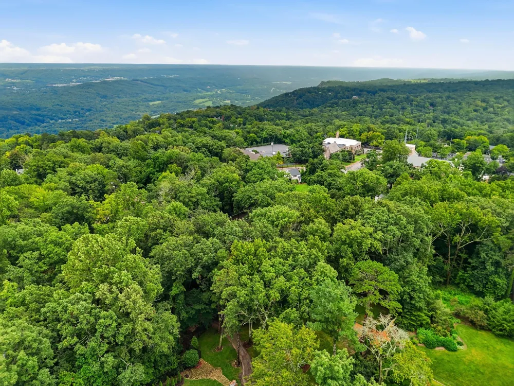 414 Bragg Avenue Lookout Mountain, TN 37350