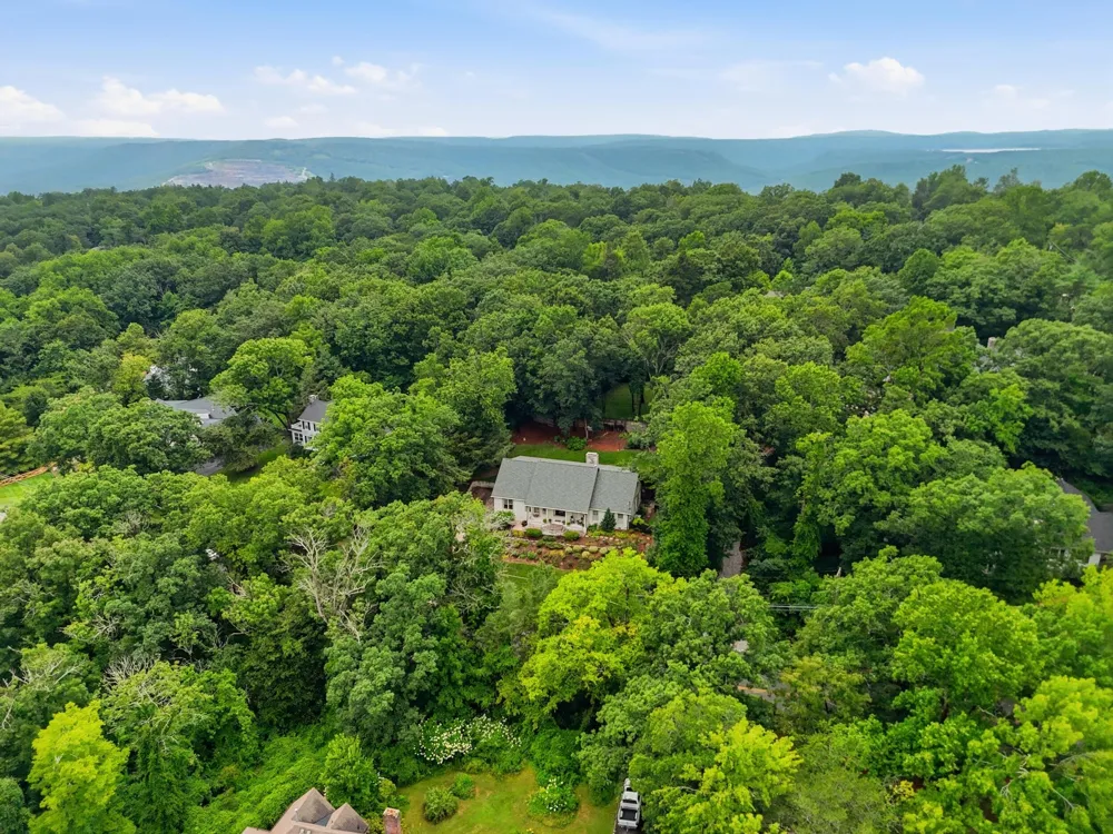 414 Bragg Avenue Lookout Mountain, TN 37350