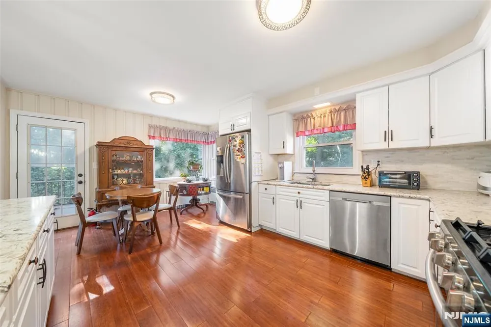 553 Ray Avenue Ridgefield, NJ 07657