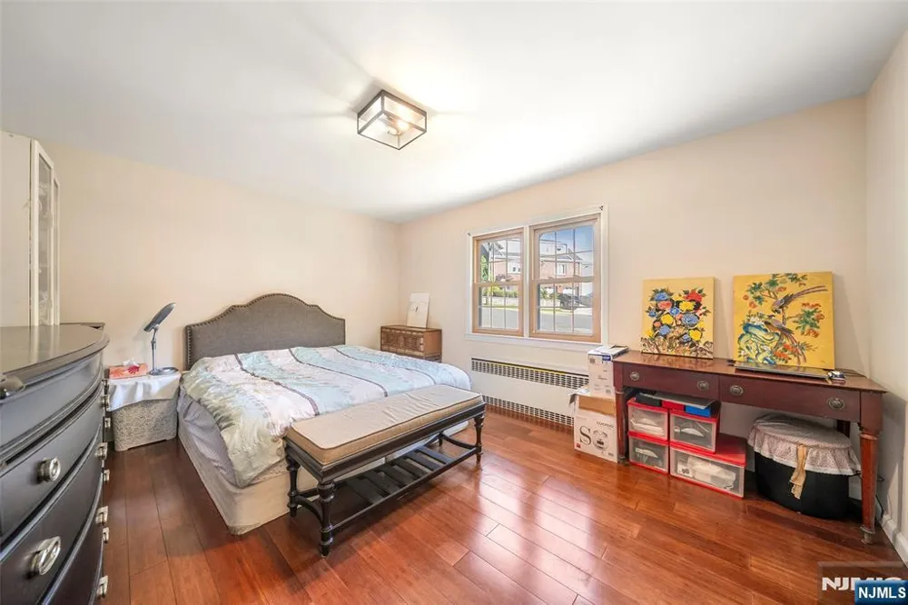 553 Ray Avenue Ridgefield, NJ 07657