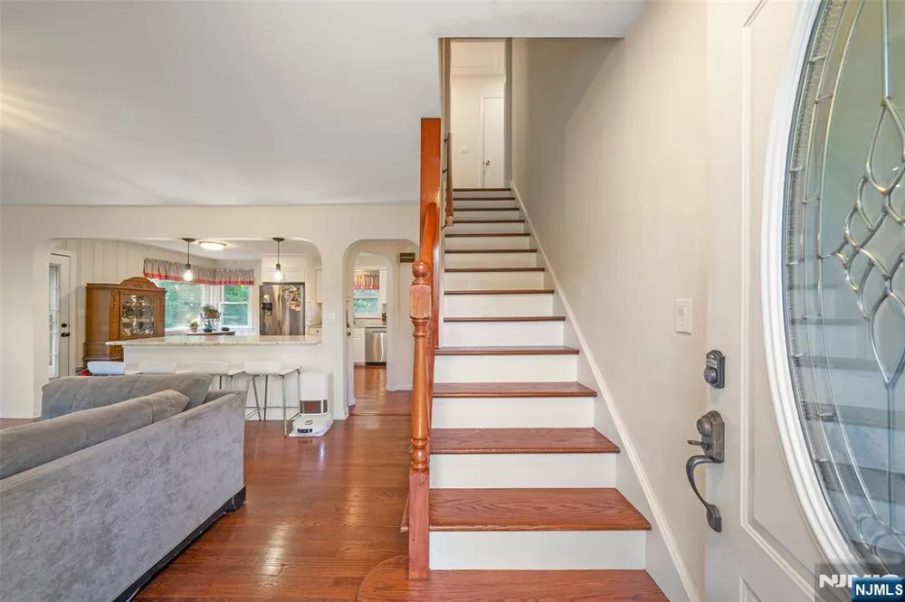 553 Ray Avenue Ridgefield, NJ 07657