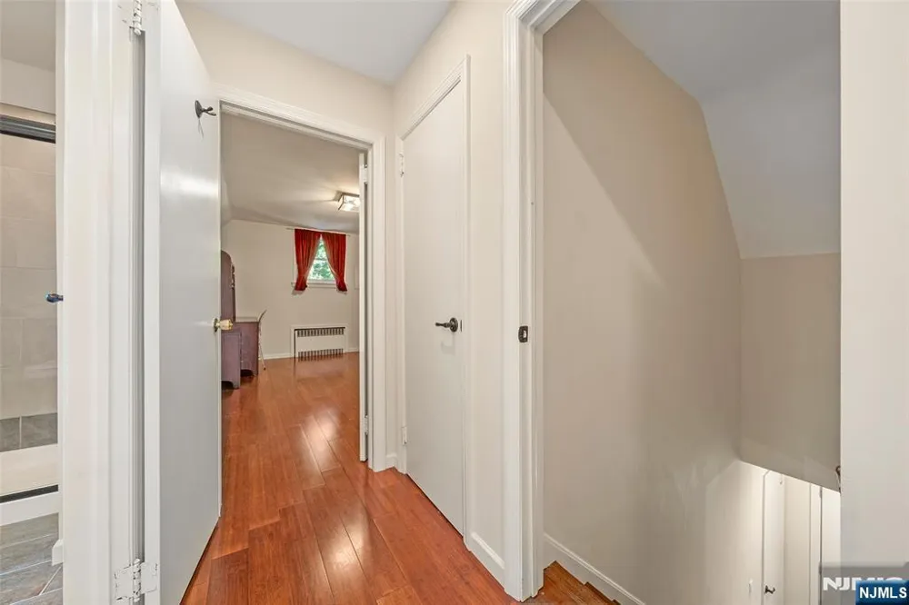 553 Ray Avenue Ridgefield, NJ 07657