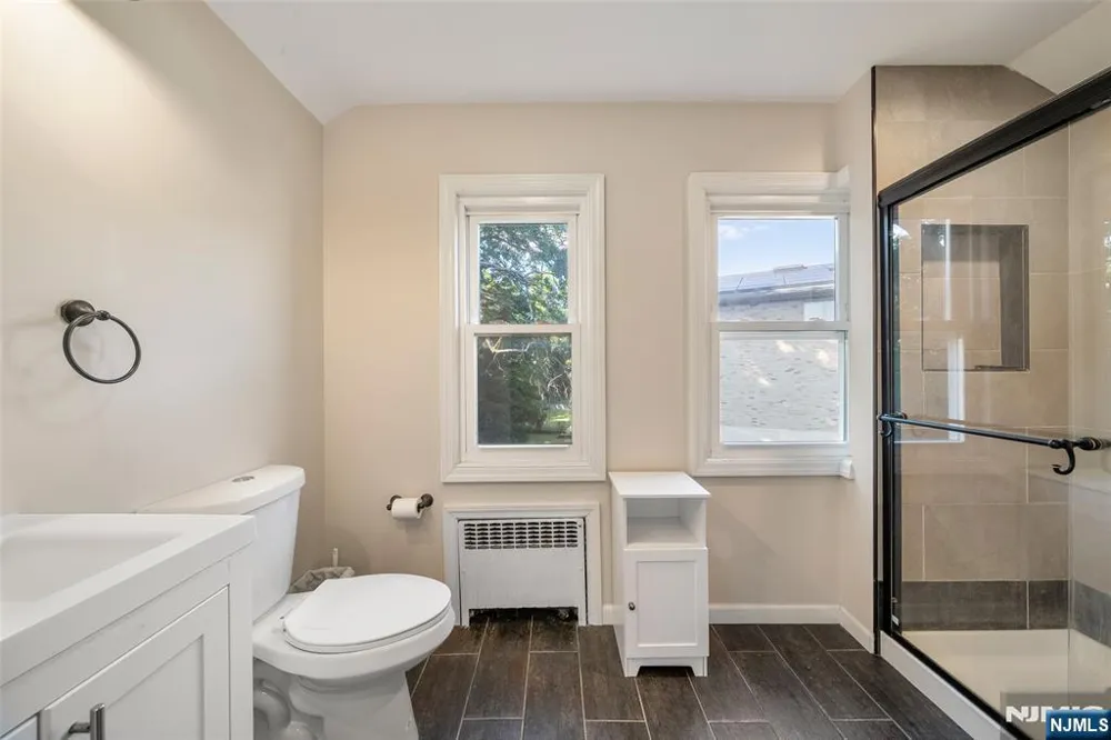 553 Ray Avenue Ridgefield, NJ 07657