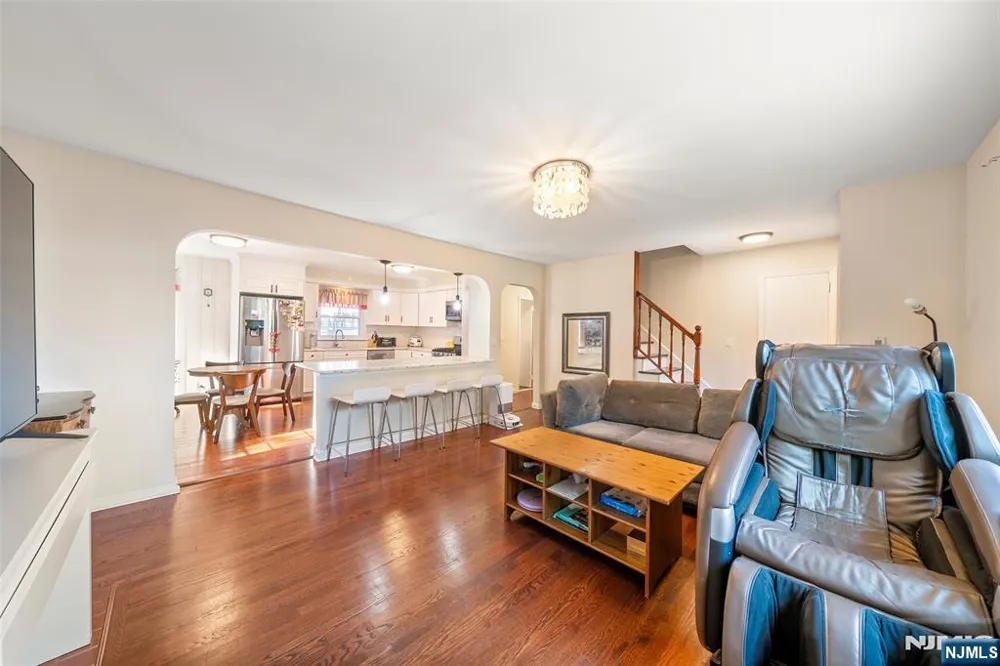 553 Ray Avenue Ridgefield, NJ 07657