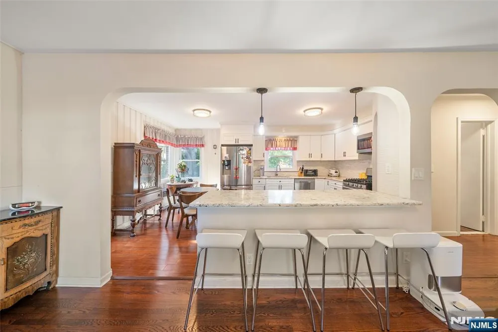 553 Ray Avenue Ridgefield, NJ 07657