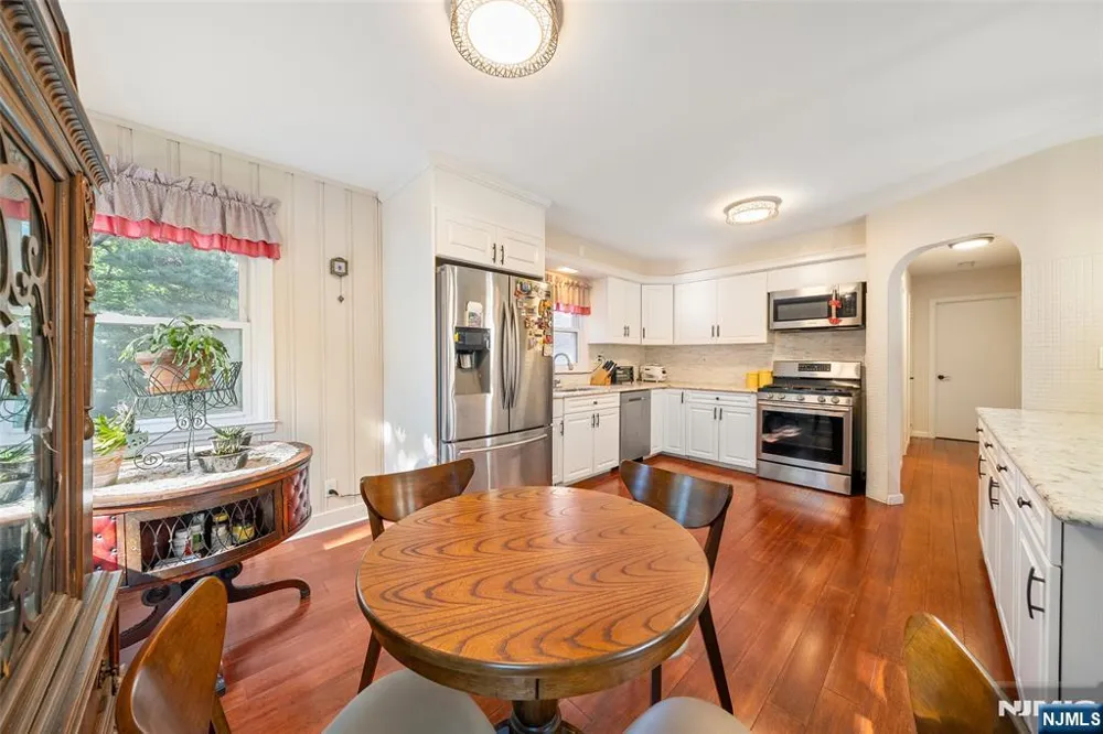 553 Ray Avenue Ridgefield, NJ 07657